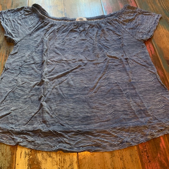 Old Navy Top (M) - Picture 3 of 3